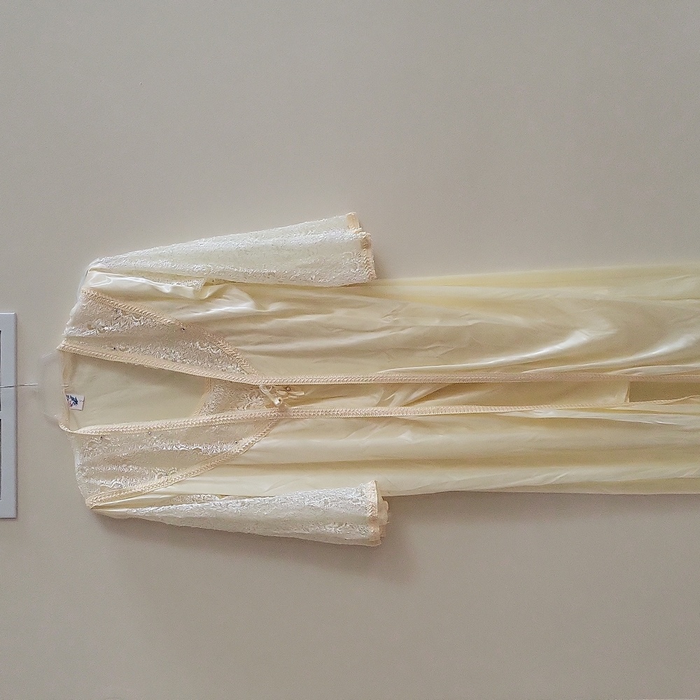 Womens medium/large YELLOW nightgown w/robe new super sexy! made in Egypt